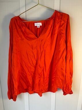 Velvet by Graham & Spencer Bright Orange Satin V-Neck Blouse Size Large